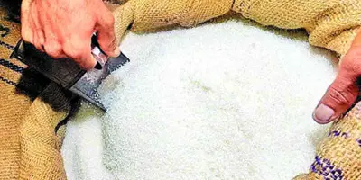 जमाखोरी के कारण बढ़े चीनी के दाम : जांच के दौरान मिलों में ज्यादा मिला भंडार, बिक्री पर बारीकी से नजर रख रही सरकार