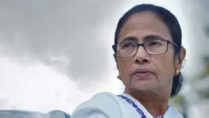 മമതയ്ക്ക് വൻ തിരിച്ചടി; ബംഗാളില് തൃണമൂല് കോണ്ഗ്രസ് പിളര്പ്പിലേക്ക്, 58 എംഎല്എമാരുമായി വിമതര് സ്പീക്കറെ കണ്ടു | West Bengal TMC Split