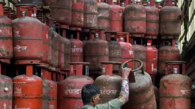 ১ সেপ্টেম্বর থেকে দামি বাণিজ্যিক এলপিজি! রেস্তোরাঁয় খাওয়ার খরচ বাড়ার আশঙ্কা