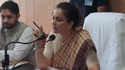 दिरंगाई करणाऱ्या अधिकाऱ्यांना कंगना रणौतने झापले!