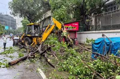 महाराष्ट्र: भारी बारिश के बीच बुनियादी ढांचे की विफलता को लेकर विपक्ष ने सरकार पर निशाना साधा