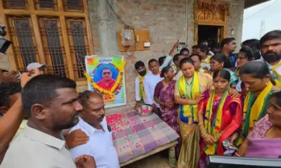 నేరెళ్ల బాధితులకు క్షమాపణ చెప్పిన కవిత..బాధితులకు కోటి పరిహారం ఇవ్వాలని డిమాండ్