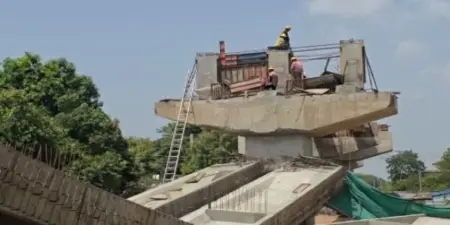 গুজরাটের আনন্দে ভেঙে পড়ল নির্মাণাধীন রেল ওভারব্রিজ, শুরু তদন্ত