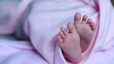నాలుగేళ్లకే నూరేళ్లు నిండాయా?.. వేడి నీళ్ల బకెట్లో పడి చిన్నారి మృతి