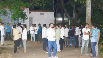 Kolhapur News | 'कॉपी-पेस्ट निकाल आहे!'. संस्था प्रतिनिधींचा संताप ,निकालावरून कार्यालयात हायव्होल्टेज ड्रामा