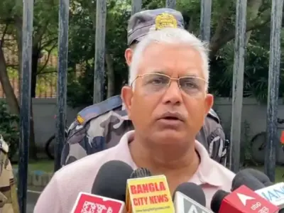 "পদ্মফুলটা রাখেননি তো.?" তৃণমূলের লোগো বিতর্ক থেকে 'বেনোজল'-সোম সকালে চাঁচাছোলা দিলীপ!
