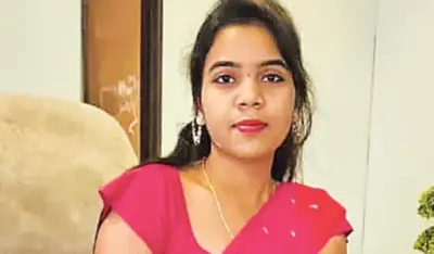 పెళ్లి చేసుకోవాలంటూ నరకం చూపించారు.. వేధింపులు తట్టుకోలేక యువతి ఆత్మహత్య