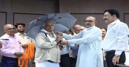 झारखंड विधानसभा में अवर सचिव महेश नारायण सिंह को भावभीनी विदाई, लंबे सेवाकाल के लिए किया गया सम्मानित