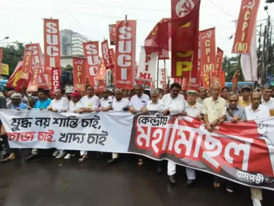 Peace Rally কলকাতায় সাম্রাজ্যবাদ বিরোধী মিছিল, যুদ্ধ নয় শান্তি চাই স্লোগানে মুখরিত রাজপথ