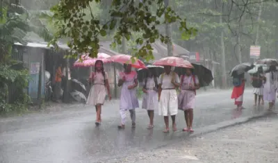 মাথায় হাত সাধারণ মানুষের! নিম্নচাপ আর পশ্চিমী ঝঞ্ঝার জোড়া ফলায় ভাসবে একাধিক রাজ্য,