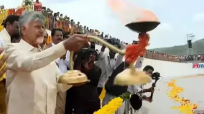 వెలిగొండ ప్రాజెక్టులోకి కృష్ణా జలాలు విడుదల.. జలహారతి ఇచ్చిన చంద్రబాబు!