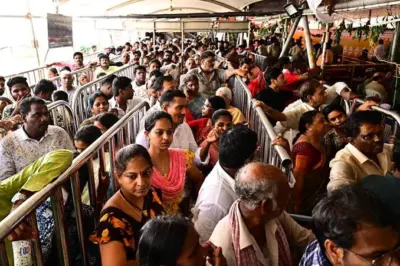 ఇంద్రకీలాద్రికి పోటెత్తిన భక్తులు