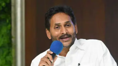 tobacco farmers: జగన్ పర్యటనతో రైతుల ఆగ్రహం.. వేలం కేంద్రంలో ఘటన
