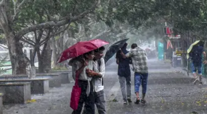 സംസ്ഥാനത്ത് അതിശക്തമായ മഴയ്ക്ക് സാധ്യത, ഇന്ന് ആറ് ജില്ലകളില് യെല്ലോ അലേര്ട്ട്