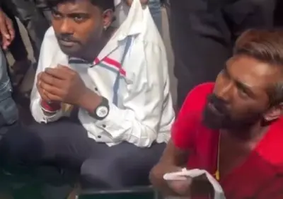 ಬೆಂಗಳೂರು: ಎಟಿಎಂ ಗ್ರಾಹಕರಿಗೆ ವಂಚನೆ ಯತ್ನ - ಇಬ್ಬರು ಖದೀಮರಿಗೆ ಸಾರ್ವಜನಿಕರ ಧರ್ಮದೇಟು