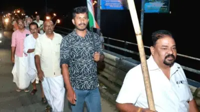 പന്തംകൊളുത്തി പ്രകടനം നടത്തി