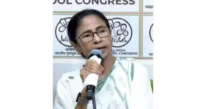 হঠাৎ কেন কালীঘাটে ডাক পড়ল নতুন বিধায়কদের? মমতার বৈঠকে হাজির শীর্ষ নেতৃত্ব, বড় কোনো ইঙ্গিত কি দিলেন নেত্রী?
