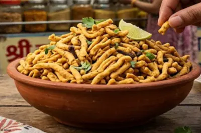 रतलामी शेव: लवंग आणि खड्या मसाल्यांचा तीव्र स्वाद असलेली प्रसिद्ध रेसिपी
