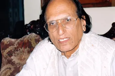 Poet Bashir Badr Passes Away: معروف شاعر اور پدم شری بشیر بدر کا بھوپال میں انتقال، 91 برس کی عمر میں لی آخری سانس