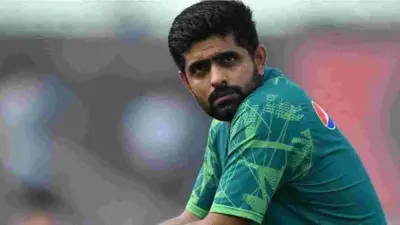 బాబర్ ఆజమ్కు జ్వరం.. పాక్ జట్టులో మరింత గందరగోళం!