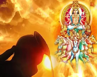 Right way to offer water to Sun God