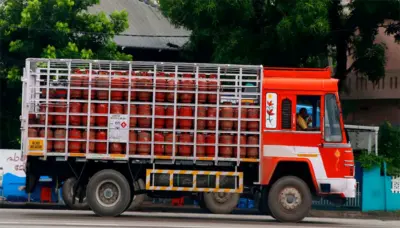 പിഎൻജി കണക്ഷനുള്ളവര് എല്പിജി സറണ്ടര് ചെയ്യണം; ജൂണ് 30നകം മാറിയില്ലെങ്കില് കണക്ഷൻ വിച്ഛേദിക്കും; എല്പിജി ഉപഭോഗം കുറയ്ക്കാൻ കര്ശന നടപടികളുമായി കേന്ദ്രസര്ക്കാര്
