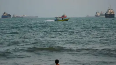 US destroys 3 Iranian oil tankers after missile attack