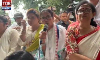 জট কাটিয়ে অবশেষে ওয়াই চ্যানেলে ধর্নায় মমতা! স্লোগানে-স্লোগানে কাঁপল চত্বর, জারি আন্দোলনের বার্তা
