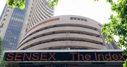 Sensex slips 450 pts, Nifty down 153 pts in early trade