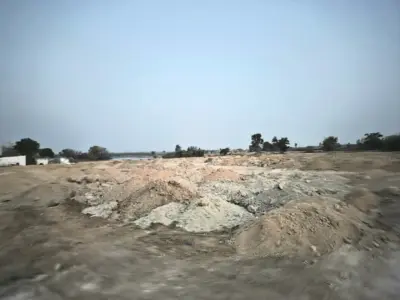 రాజపేటలో అక్రమంగా చెరువు మట్టి తరలింపు