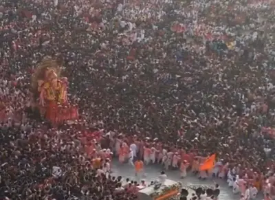 'लालबागच्या राजा'ला भावपूर्ण निरोप!