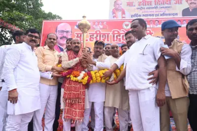 भाजपा के नवनियुक्त राष्ट्रीय महामंत्री हरीश द्विवेदी का विधायक चंद्रभानु पासवान ने किया भव्य स्वागत