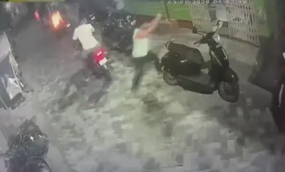 গণনার ২৪ ঘণ্টা আগে শুটআউট নোয়াপাড়ায়! বিজেপি নেতার বাড়ি লক্ষ্য করে চলল গুলি