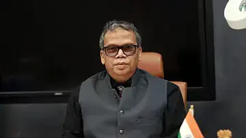 ലോക്നാഥ് ബെഹ്റ കൊച്ചി മെട്രോ എം.ഡി സ്ഥാനം ഒഴിയുന്നു; പുതിയ നിയമനം വരെ താത്കാലിക ചുമതല ജില്ലാ കളക്ടര്ക്ക്