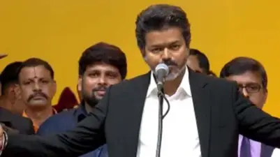 ప్రొఫెషనల్ సీఎం గా విజయ్..ఫార్మల్ డ్రెస్సులో అదరగొట్టాడు !!