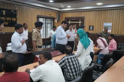 डीएम के जनता दरबार में 25 फरियादियों की सुनी गई फरियाद