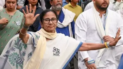 'আমরাই আসছি, ২০০ পার!' গণনার আগে কর্মীদের টোটকা মমতার, শেয়ার বাজার নিয়ে বিস্ফোরক দাবি
