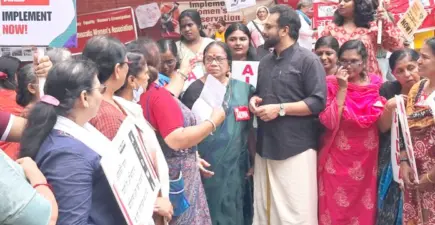 33 శాతం కోటాను తక్షణమే అమలు చేయాలి
