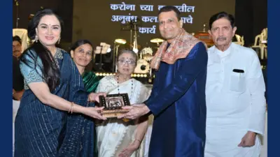"डॉ. प्रसाद जोशी यांनी मंगेशकर हॉस्पिटलला सल्ला द्यावा" - ज्येष्ठ गायिका उषा मंगेशकर; 'उषा-वैभव पुरस्कार' वितरण व जोशी हॉस्पिटलचा रौप्यमहोत्सवी सोहळा दिमाखात संपन्न
