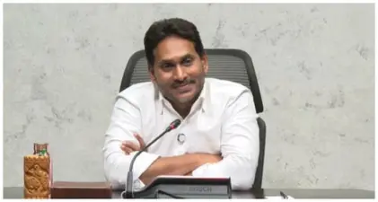 YS Jagan On TET Exam: టీచర్ల టెట్ నిబంధనలపై జగన్ ఫైర్! చంద్రబాబు తీరుపై మండిపడుతూ వైఎస్సార్సీపీ అధినేత ఘాటు ట్వీట్!