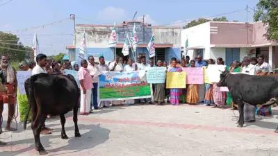 பசும்பாலுக்கு பணம் உயர்த்திக் கோரி ஆர்ப்பாட்டம்