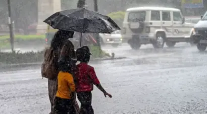 കനത്ത മഴ; 10 ജില്ലകളില് വിദ്യാഭ്യാസ സ്ഥാപനങ്ങള്ക്ക് നാളെ അവധി; നാളെ 12 ജില്ലകളില് ഓറഞ്ച് അലര്ട്ട്