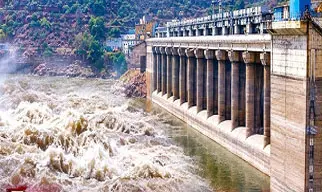 ప్రాజెక్టులు నిండగానే పండగకాదు.