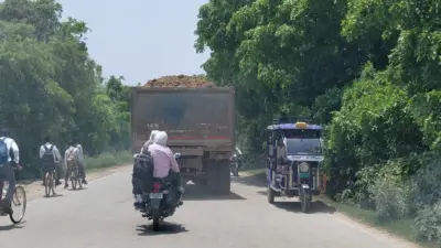 खनन माफिया की मनमानी से नौनिहालों के स्वास्थ्य पर संकट, सीतापुर में उड़ रहा धूल का गुबार