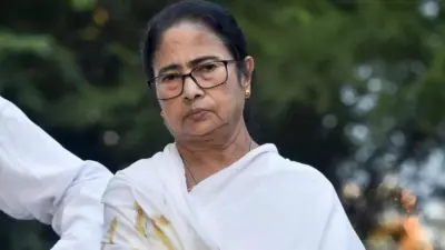 CID team visits Mamata Banerjee's house in TMC forgery case