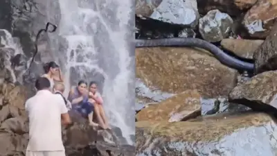 കുഞ്ഞുമായി വെള്ളച്ചാട്ടത്തിനരികില് നിന്ന യുവാവിന്റെ പുറത്തേക്ക് കൂറ്റൻ പാമ്പ്; ഭീതിയുടെ നിമിഷങ്ങള്