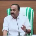 മഴക്കെടുതിയിലും ഉരുള്പൊട്ടലിലും മരിച്ചവരുടെ കുടുംബങ്ങള്ക്ക് എട്ട് ലക്ഷം രൂപ ധനസഹായം പ്രഖ്യാപിച്ച് മുഖ്യമന്ത്രി