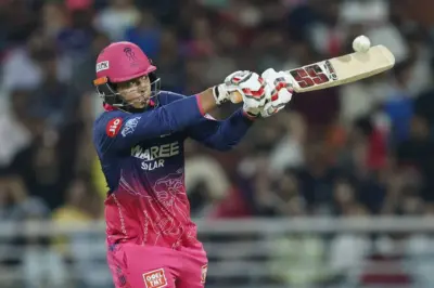 IPL 2026, RR VS GT: পোলা তো নয়, যেন আগুনের গোলা! সেঞ্চুরি না পেলেও বৈভবের নজিরে লড়াকু রান রাজস্থানের