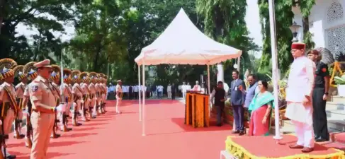 రాజ్ భవన్ లో ఘనంగా అవతరణ దినోత్సవ వేడుకలు