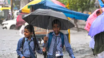 Kerala Holiday: നാളെയും അവധി; ജില്ലാ കളക്ടര്മാരുടെ പ്രഖ്യാപനം